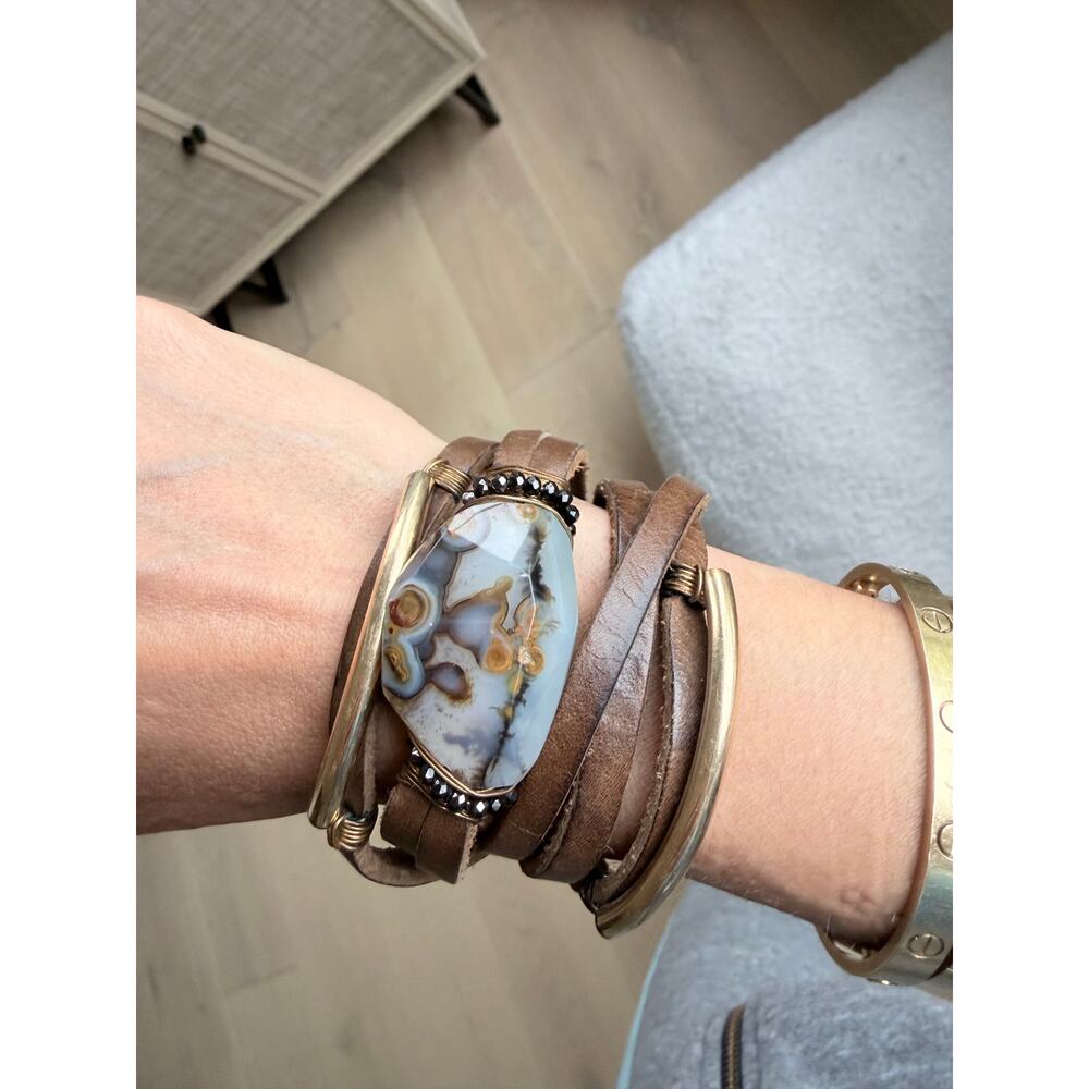 Taylor & Tessier Leather wrap bracelet with crazy lace agate - Picture 3 of 4